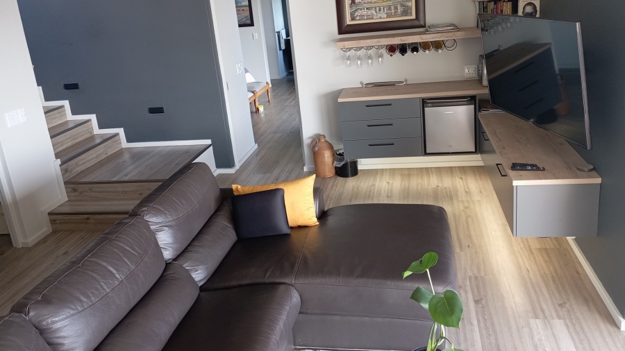 4 Bedroom Property for Sale in Rooi Els Western Cape